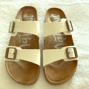 *NEW* Women’s Mad Love Slip Ons Size 6